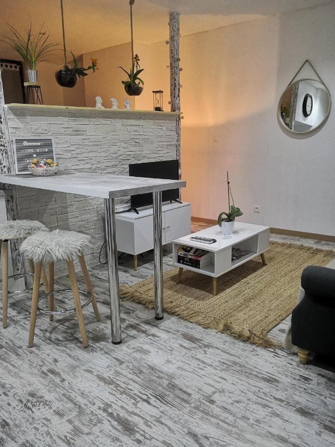 Studio Zen Et Cosy, Neuf En Pleine Ville Saint-Claude Ngoại thất bức ảnh