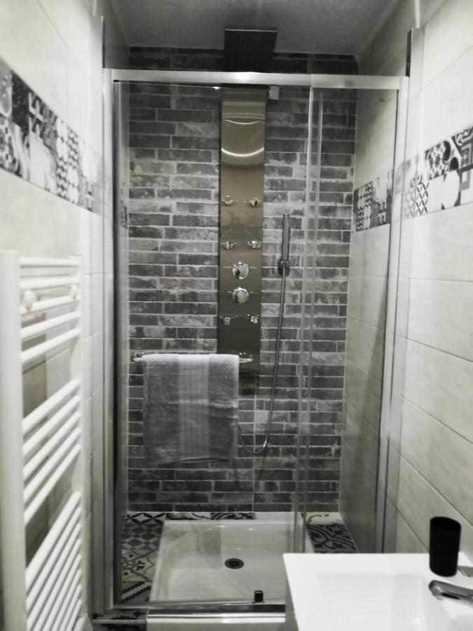 Studio Zen Et Cosy, Neuf En Pleine Ville Saint-Claude Ngoại thất bức ảnh
