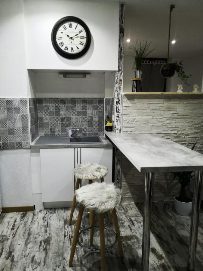 Studio Zen Et Cosy, Neuf En Pleine Ville Saint-Claude Ngoại thất bức ảnh