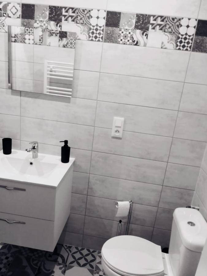 Studio Zen Et Cosy, Neuf En Pleine Ville Saint-Claude Ngoại thất bức ảnh